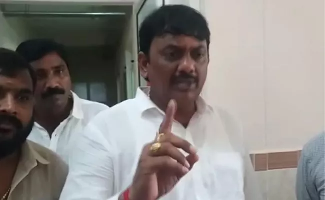 MLA Umashankar Ganesh Fires On Narsipatnam Govt Hospital Staff - Sakshi