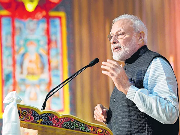 Narendra Modi Says That Youth can do wonders - Sakshi