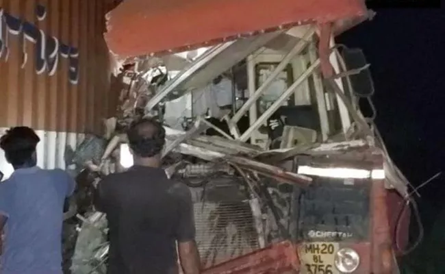 11 killed in Maharashtra accident - Sakshi