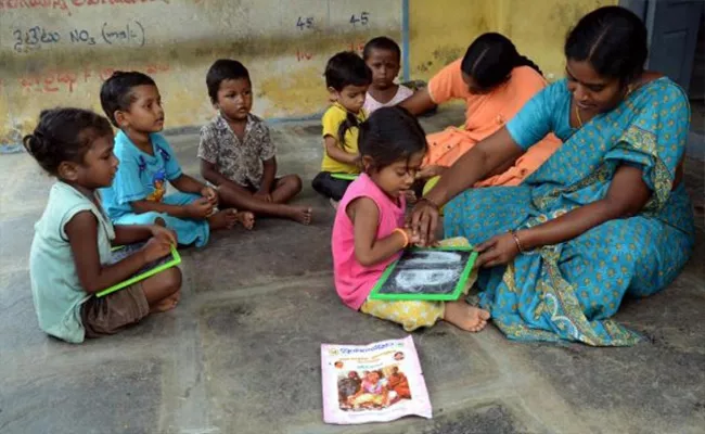 English Medium In Anganwadi Centres At Karimnagar - Sakshi