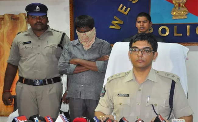 Cops Arrest Fake Gulf Agent In West Godavari - Sakshi