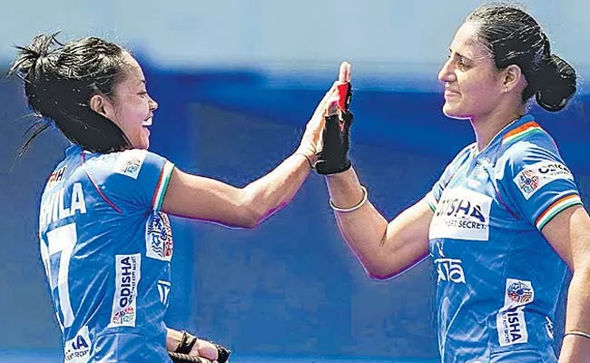 Indian Women Hockey Team Draw With Australia - Sakshi