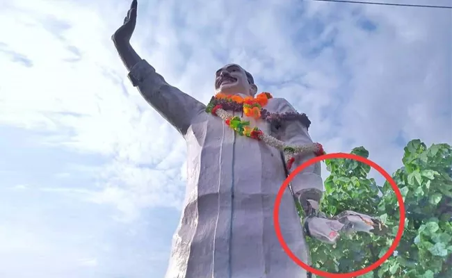 YS Rajasekhara Reddy Statue Destroyed In Guntur - Sakshi