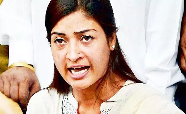 Alka Lamba Says May Contest Assembly Polls Independently - Sakshi