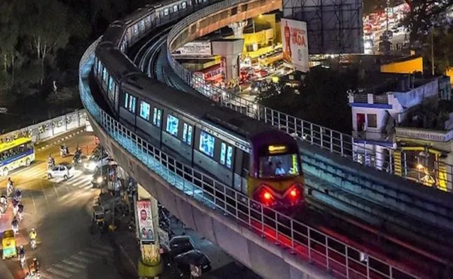 Bangalore Metro Midnight Services in Rainy Season - Sakshi