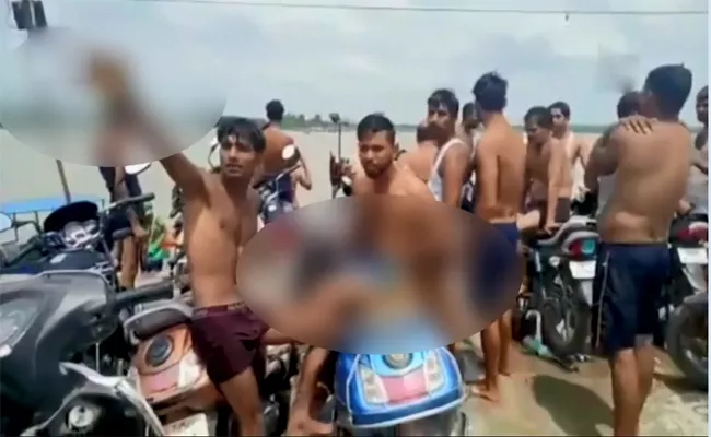 Video of Alleged Kanwariyas Drinking on the Bank of the Ganges in UP - Sakshi