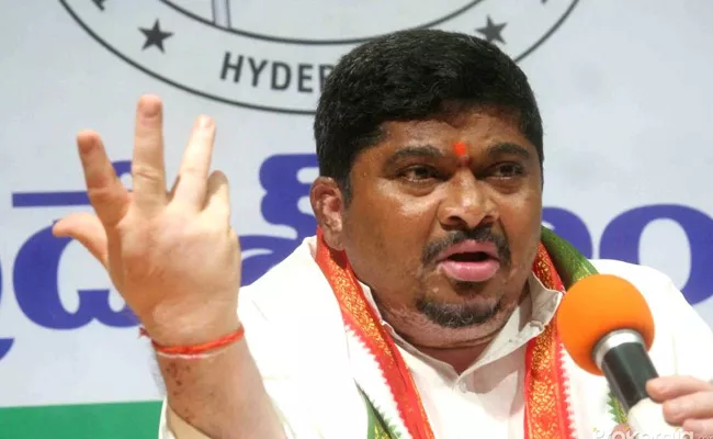 Congress Leader Ponnam Prabhakar Slams Telangana BJP Leaders - Sakshi