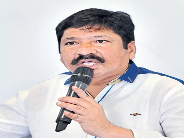 Jogi Ramesh Comments On Devineni Uma And Budda Venkanna - Sakshi