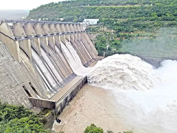 Flood Water Diversion to Rayalaseema and Nellore Districts through Srisailam Project - Sakshi