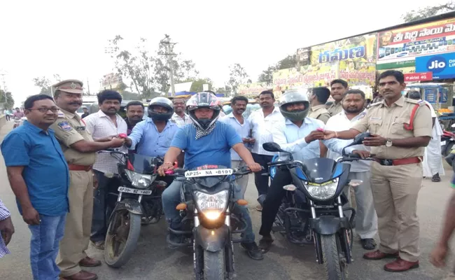 Police Department Focus On Preventing Road Accidents In Mahabubnagar - Sakshi