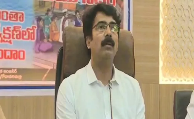 Collector Muralidhar Reddy Speech In Kakinada - Sakshi