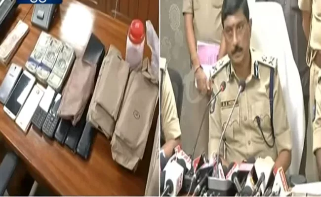 Vizag Police Arrested The Gang Who Circulates Fake Currency  - Sakshi