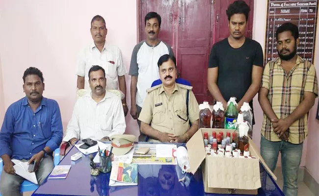 Spurious Liquor Making Gang Arrested In Podili Prakasam - Sakshi