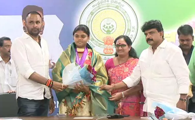 Andhra Pradesh Ministers Felicitate Gold Medal Winner Jyothi Surekha - Sakshi