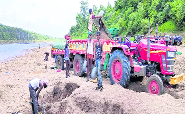 Sand Mafia At penganga River In Adilabad - Sakshi