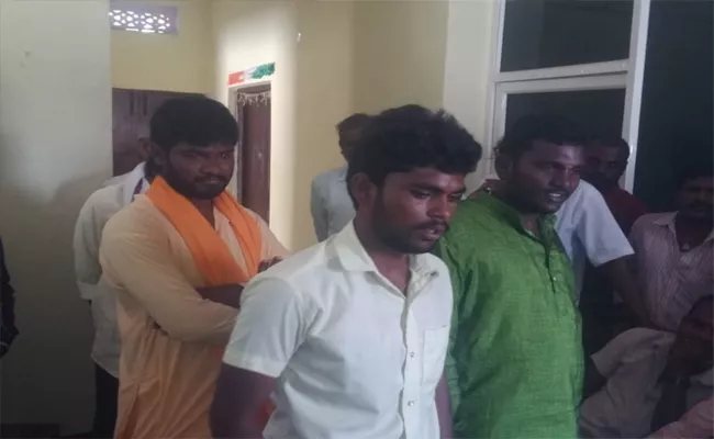 Fake Babas Arrest In Rajapeta Yadadri Bhuvanagiri - Sakshi