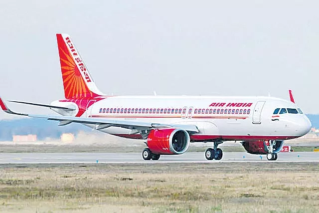 Oil companies stop fuel supply to Air India - Sakshi