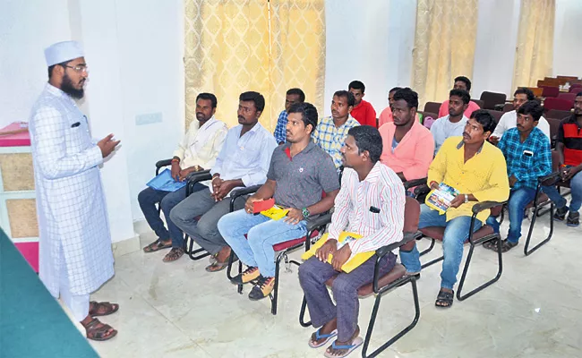 Awareness And Training For Gulf Labourers And Employees - Sakshi