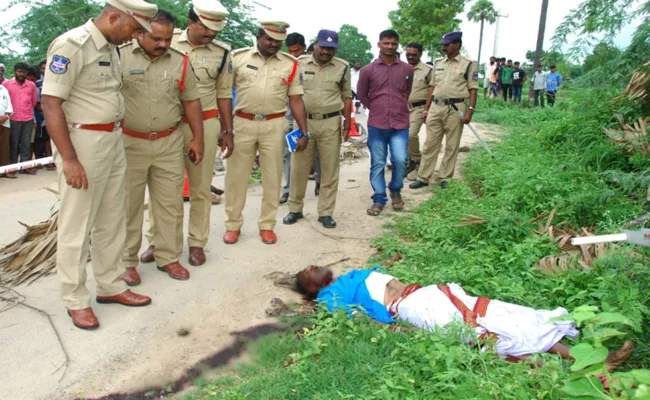 Man Brutally Killed In Valigonda Village In Bhuvanagiri - Sakshi