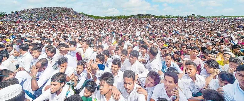 2 lakhs Rohingya rally in bangladesh - Sakshi