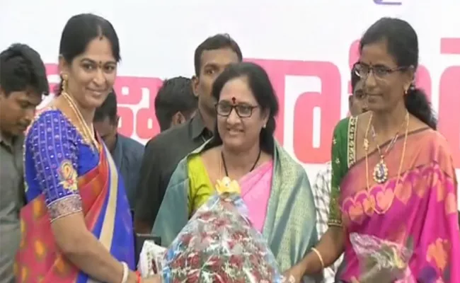 Vasireddy Padma Takes Charge As AP Women Commission Chairperson - Sakshi