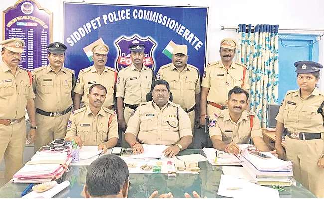 Nine Members Arrested In Siddipet Over Vastu Pooja - Sakshi