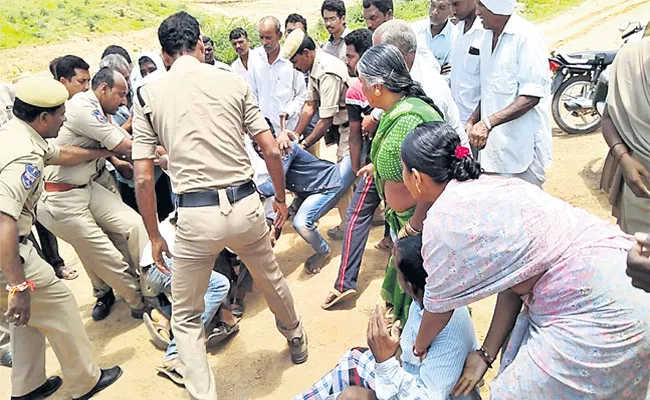 Gouravelli Project Land Inhabitants Protest In Siddipet - Sakshi