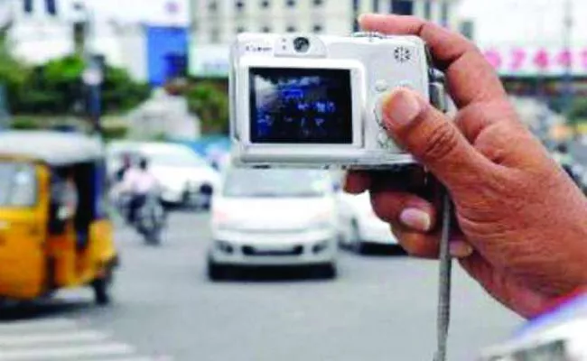 Report Traffic Violations Through Whatsapp in Andhra Pradesh - Sakshi