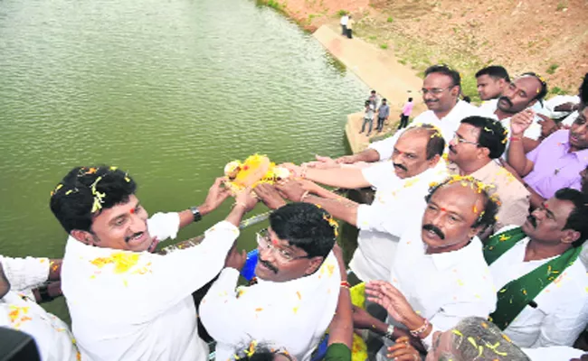 Sankara Narayana Released Water From Jedipalli Reservoir - Sakshi