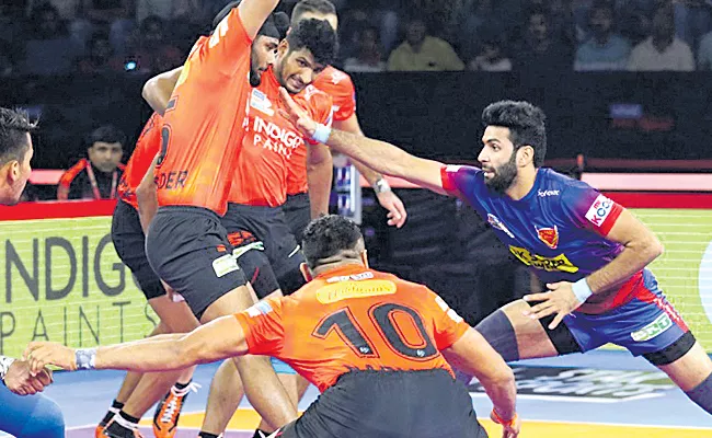 Dabang Delhi Beats U Mumbai In Pro Kabaddi - Sakshi