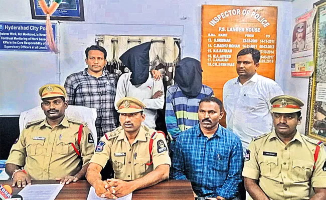 Traffic Police Bikes Robbery Gang Arrest in Hyderabad - Sakshi