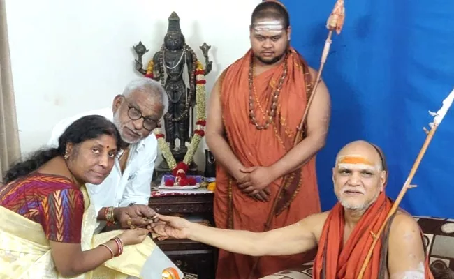 YV Subba Reddy Meets Swaroopanandendra Swamy At Rishikesh - Sakshi