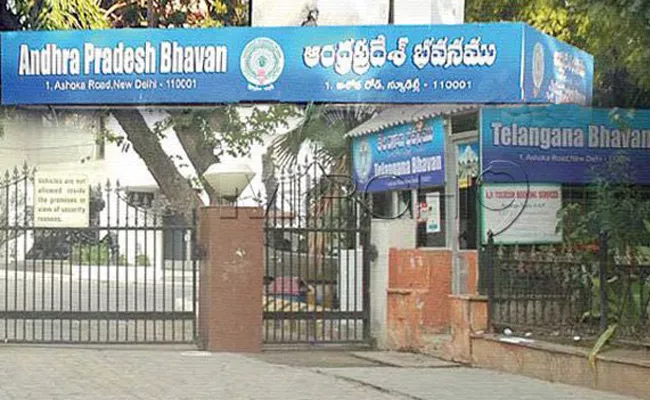 AP Bhavan Officials Arrange Buses For Telugu Students AT Srinagar NIT - Sakshi