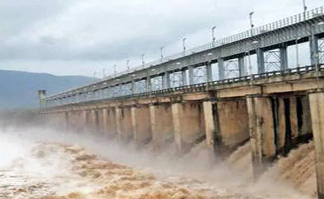 Water Levels Increase In Godavari River Due To Heavy Rains - Sakshi