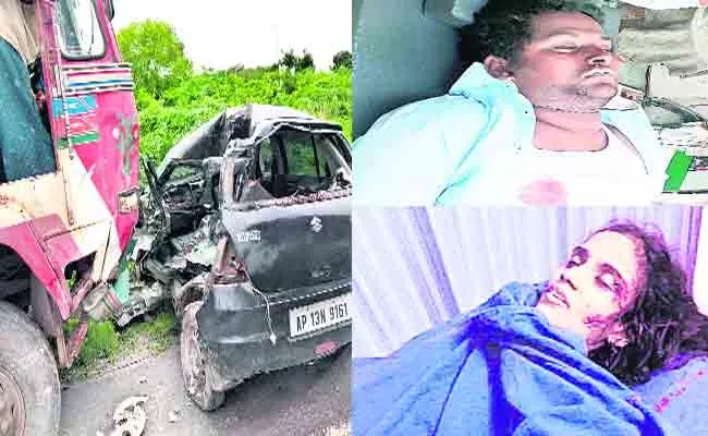 Couple Died In Road Accident Near Huzurabad - Sakshi