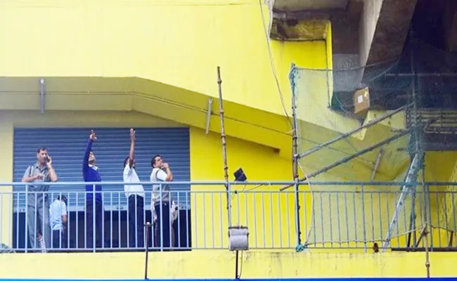 Metro Pillar Crack in Indiranagar Metro Station Karnataka - Sakshi