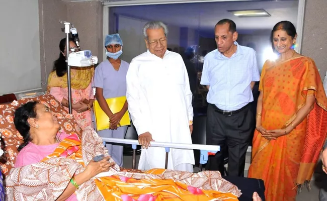 Governor Narasimhan console To AP Governor Wife Suprava Harichandan - Sakshi