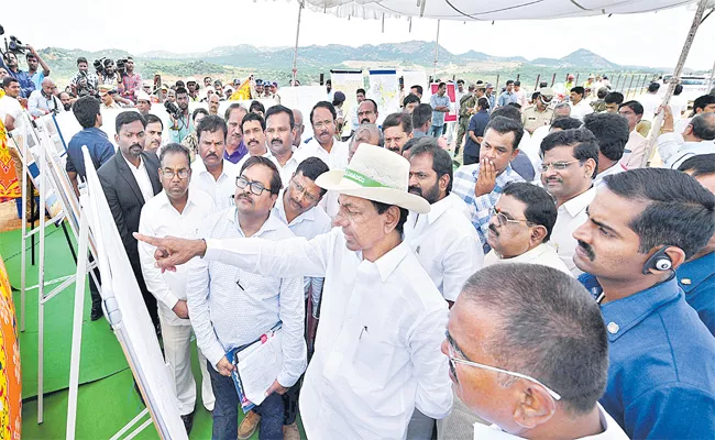 CM KCR Says Pallamuru-Rangareddy Bidding Project Has Been Completed By The Next Kharif - Sakshi