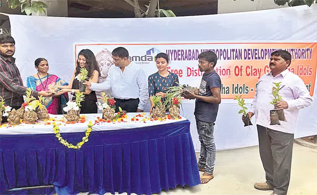 HMDA Eco Friendly Ganesh idols Distribute in Hyderabad - Sakshi