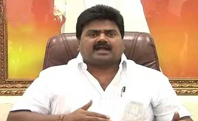 TDP Leader Kuna Ravi Kumar Still On Escape - Sakshi