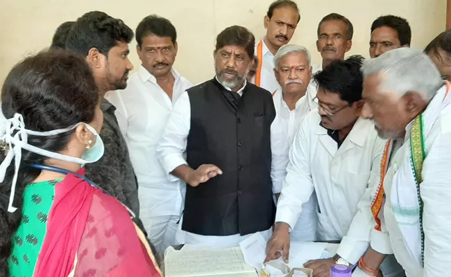 Bhatti Criticized KCR About Facilities in Karimnagar Government Hospital - Sakshi