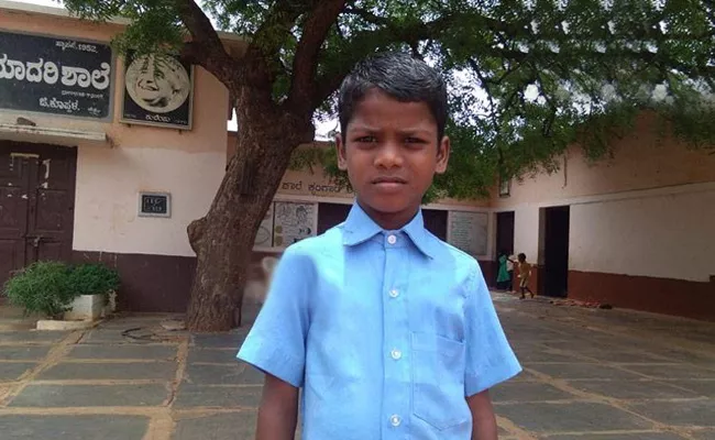 Karnataka Class 4 Bpy Goes To HIgh Court About School Uniform - Sakshi