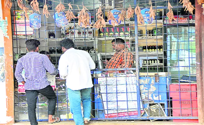 Liquor Shoppers Charges More Than MRP Rate On Liquor - Sakshi