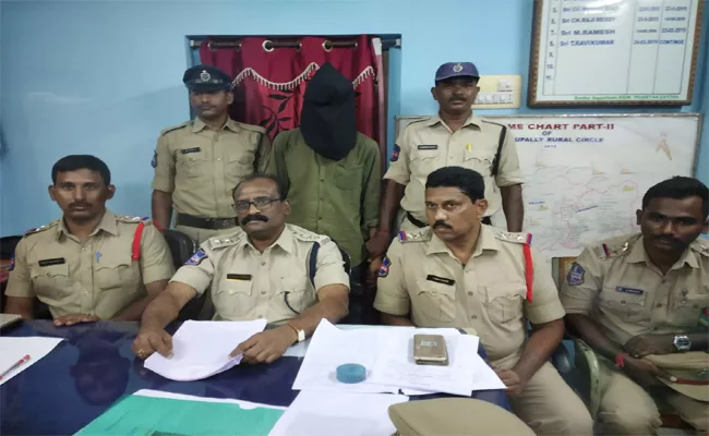 Police Arrested A Man In Tejaswini Murder Case In Khammam - Sakshi