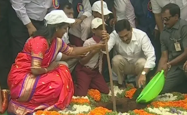 CM YS Jagan Launches Vanamahotsava Program In Guntur - Sakshi