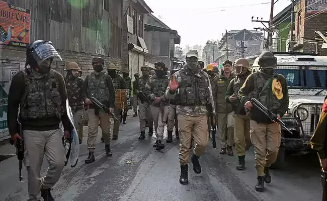 High Tension in Kashmir Over Possible Scrapping of Article 35 A - Sakshi