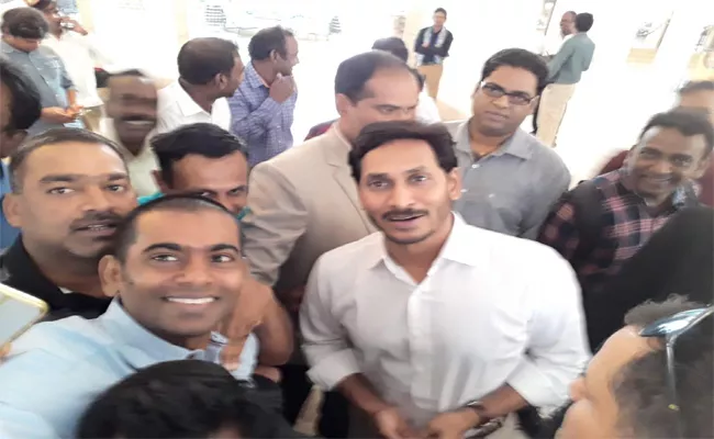 Armoor People Met YS Jagan-Mohan-Reddy In Jerusalem - Sakshi