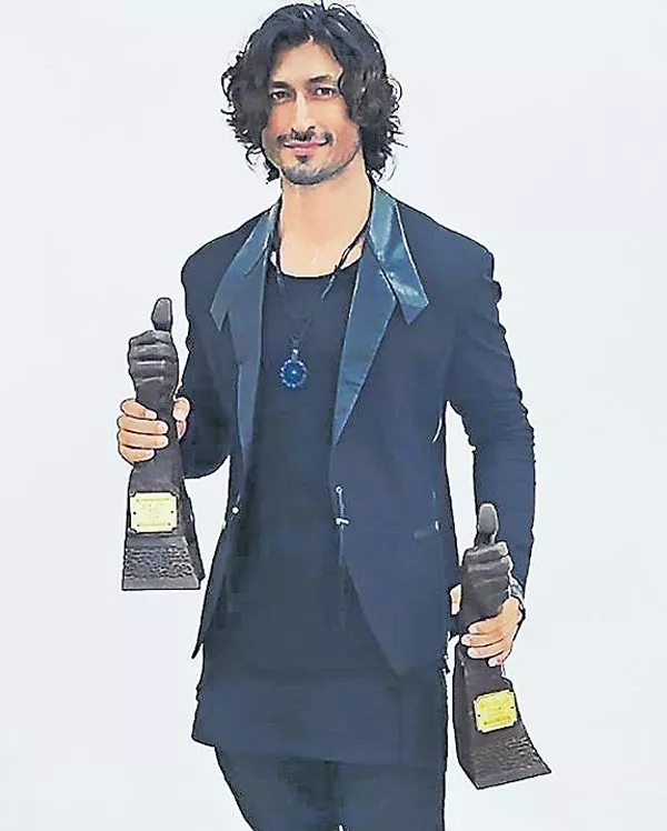 Vidyut Jamwal Junglee wins two action awards at Jackie Chan awards - Sakshi