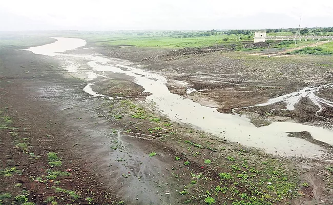 Manjeera River Runs Dry In Medak District - Sakshi