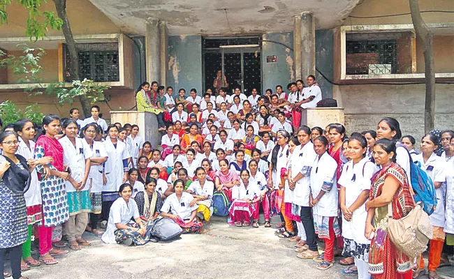 NIMS Contract Staff Strike in Front of Hospital - Sakshi